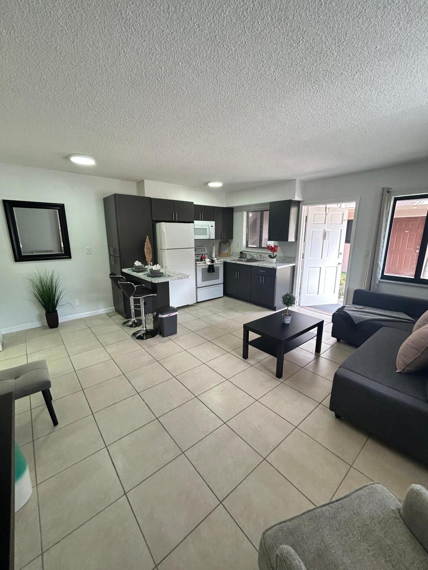 Apartment In Hollywood Close To Shops & Beach 110 Exterior photo